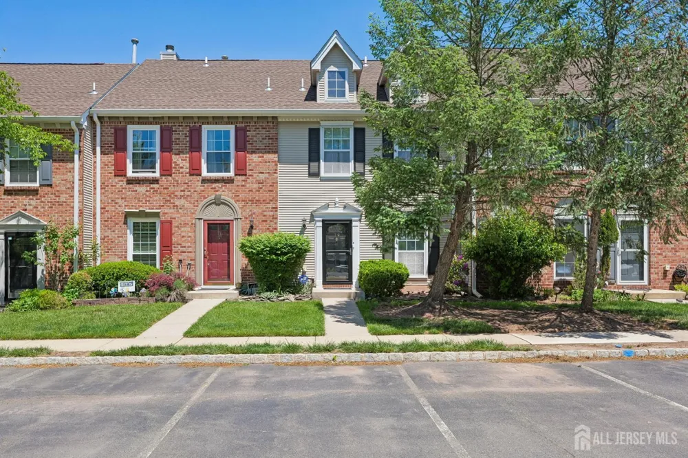 79-79 chelsea Court Franklin, NJ 08873