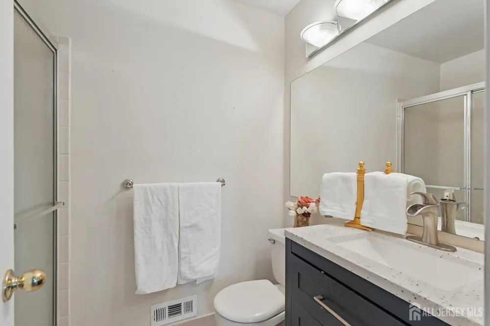 79-79 chelsea Court Franklin, NJ 08873