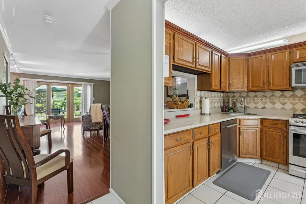 79-79 chelsea Court Franklin, NJ 08873