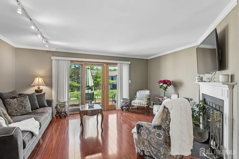 79-79 chelsea Court Franklin, NJ 08873