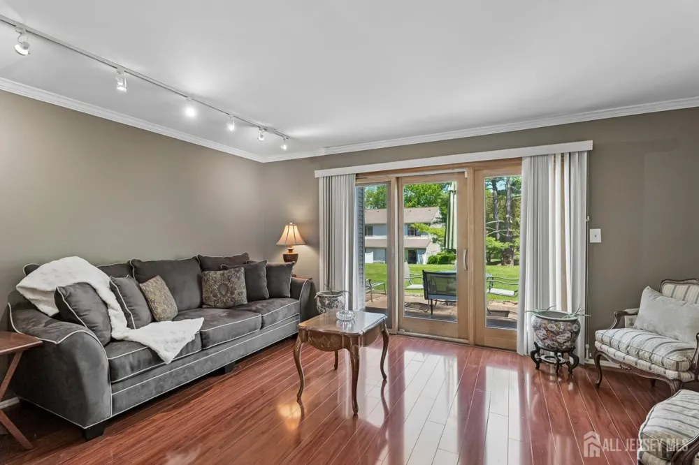 79-79 chelsea Court Franklin, NJ 08873