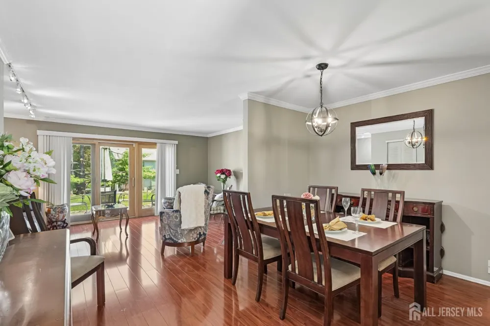 79-79 chelsea Court Franklin, NJ 08873