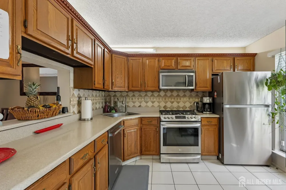79-79 chelsea Court Franklin, NJ 08873