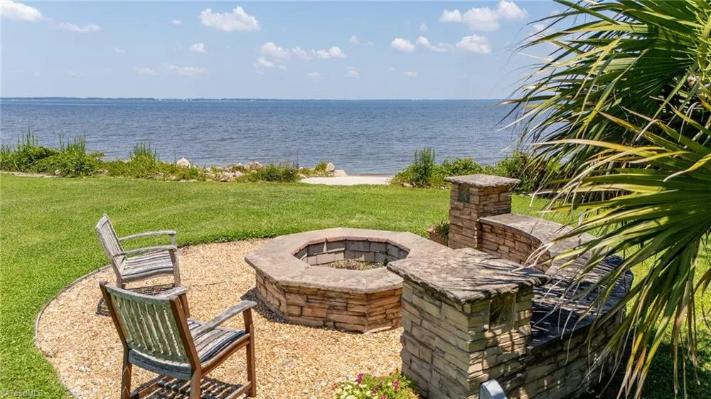 2391 Temples Point Road Havelock, NC 28532