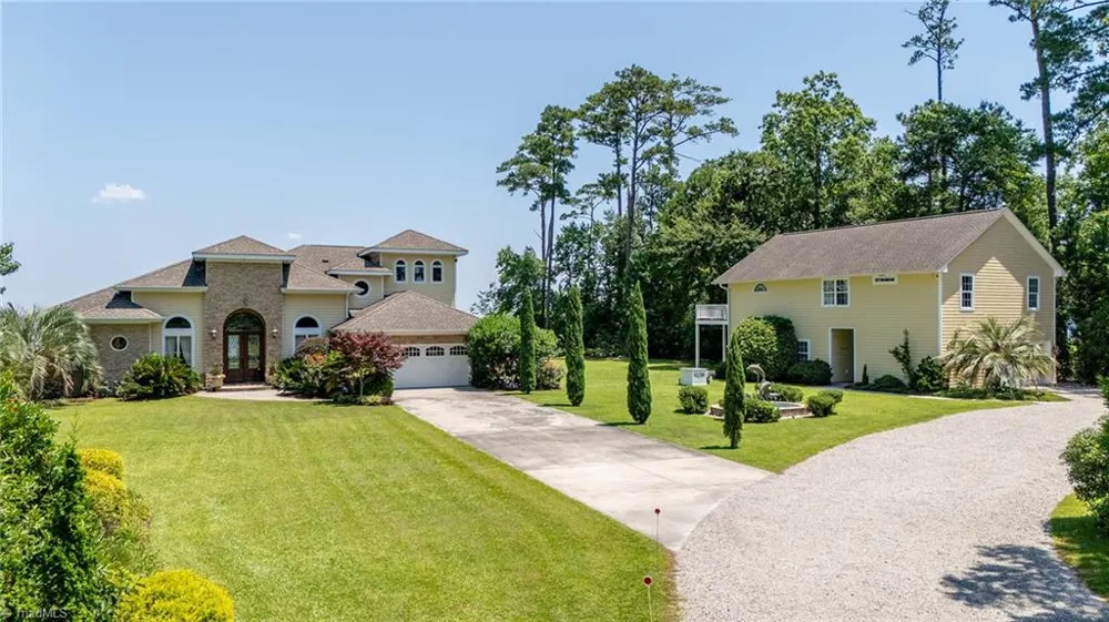 2391 Temples Point Road Havelock, NC 28532