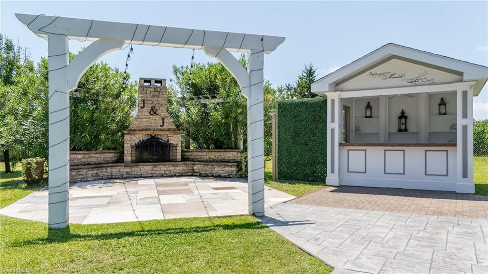 2391 Temples Point Road Havelock, NC 28532