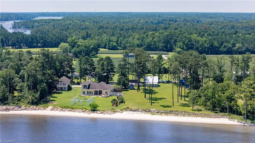 2391 Temples Point Road Havelock, NC 28532