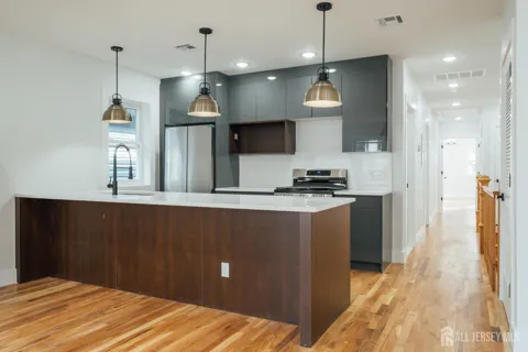 88 Hollywood Avenue #2