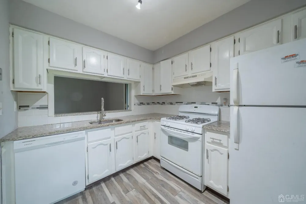 1612 Woodbridge Commons Way Iselin, NJ 08830