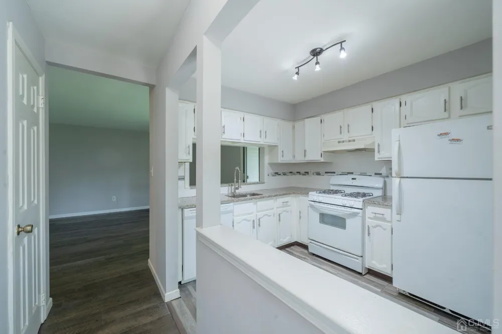 1612 Woodbridge Commons Way Iselin, NJ 08830