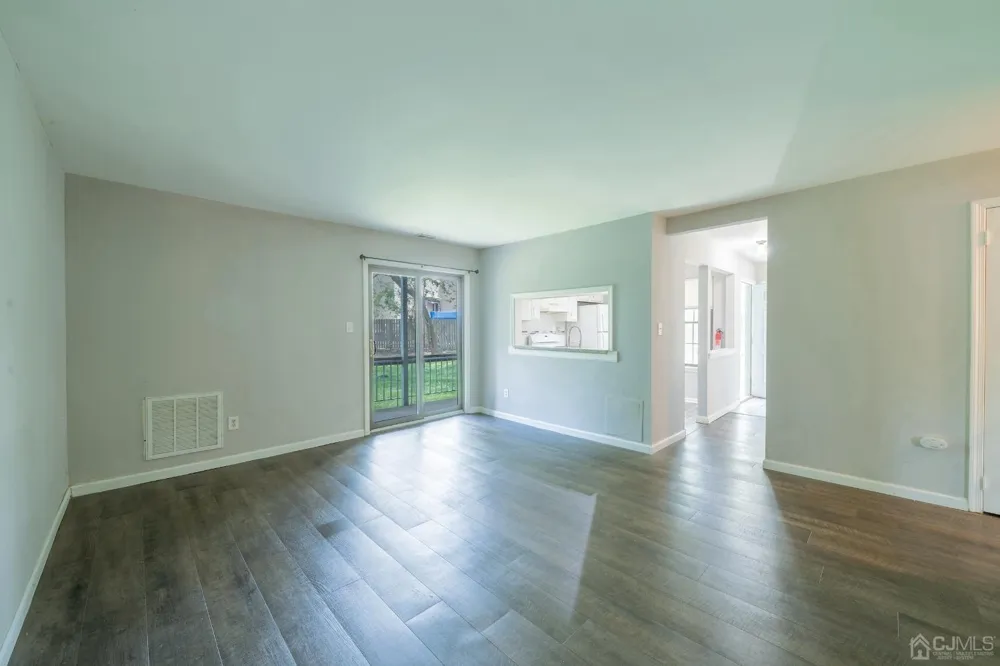 1612 Woodbridge Commons Way Iselin, NJ 08830