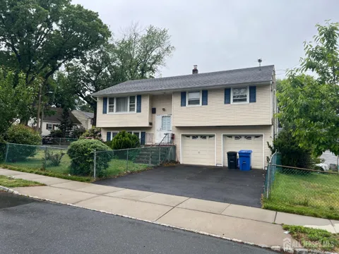 360 Leslie Avenue