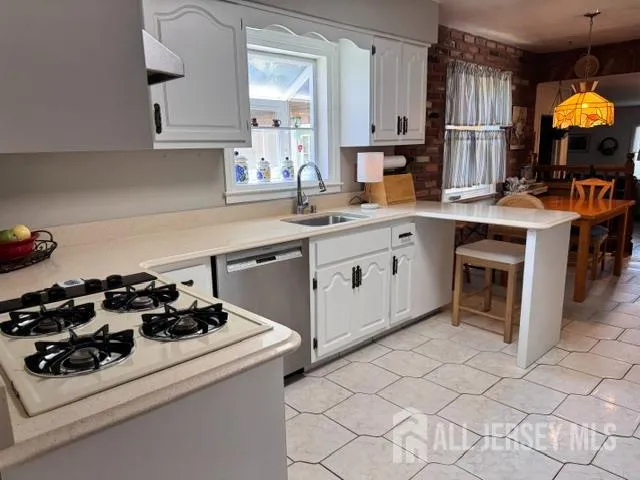 20 Tracey Drive Milltown, NJ 08850
