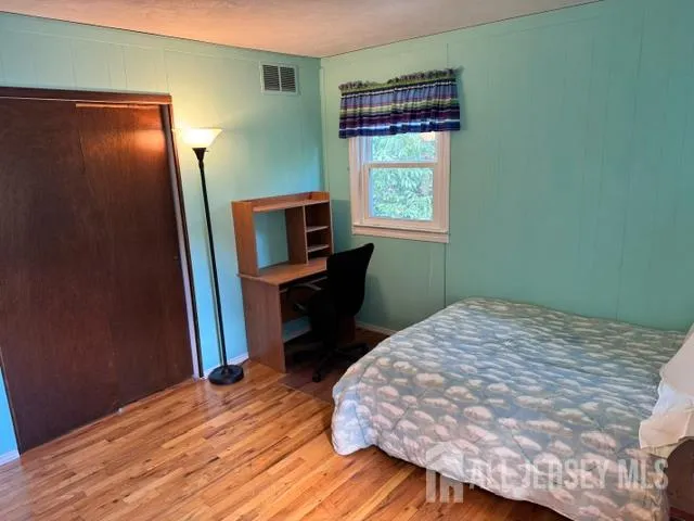 20 Tracey Drive Milltown, NJ 08850