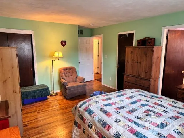 20 Tracey Drive Milltown, NJ 08850