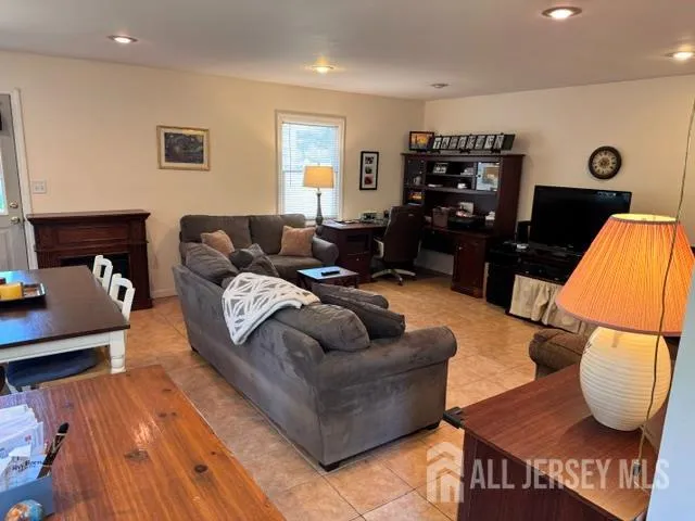 20 Tracey Drive Milltown, NJ 08850