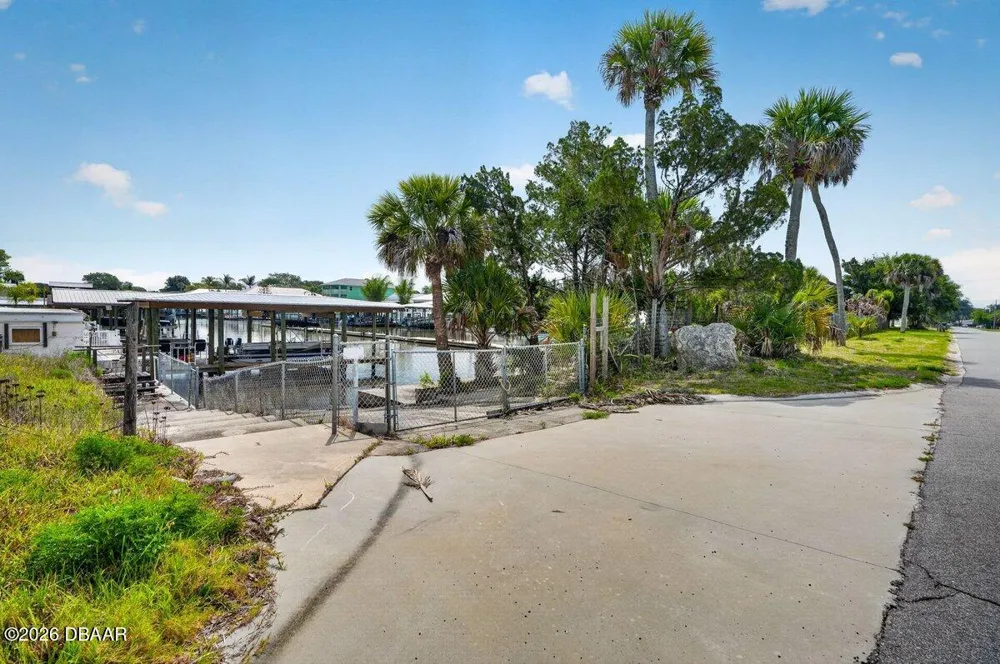 124 Randle Avenue Oak Hill, FL 32759