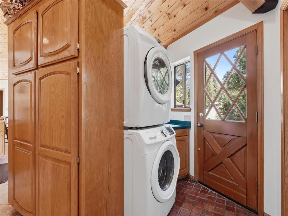 7273 Yosemite Park Way Yosemite West, CA 95389