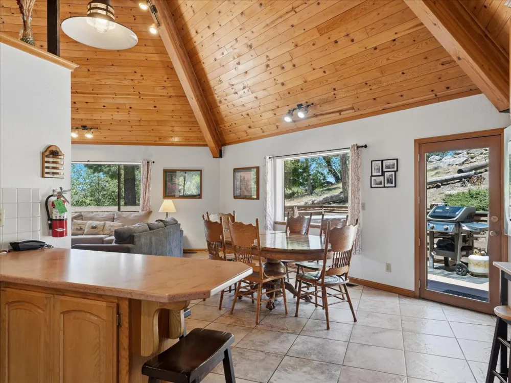 7273 Yosemite Park Way Yosemite West, CA 95389