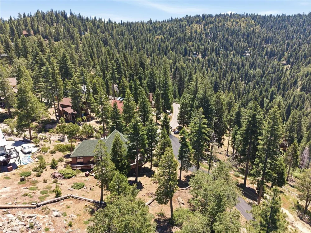 7273 Yosemite Park Way Yosemite West, CA 95389
