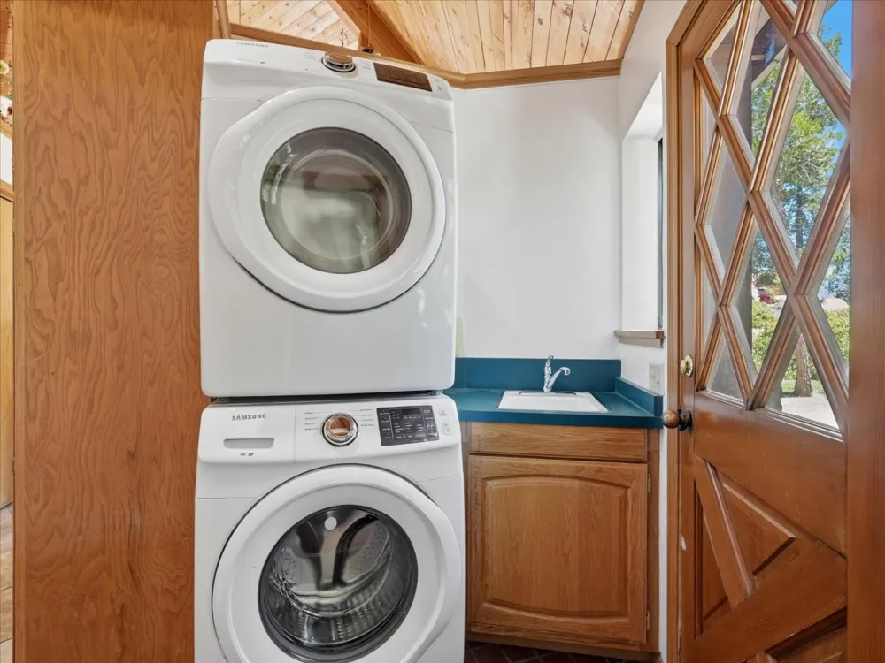 7273 Yosemite Park Way Yosemite West, CA 95389