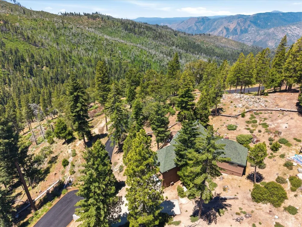 7273 Yosemite Park Way Yosemite West, CA 95389