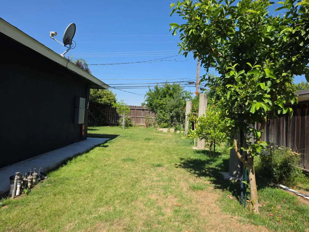 4857 West Avenue Fresno, CA 93705