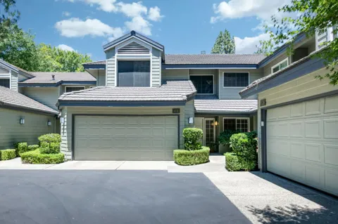 320 W Bluff Avenue #103