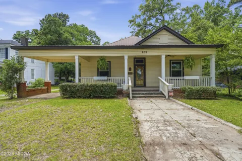 202 Everett Square