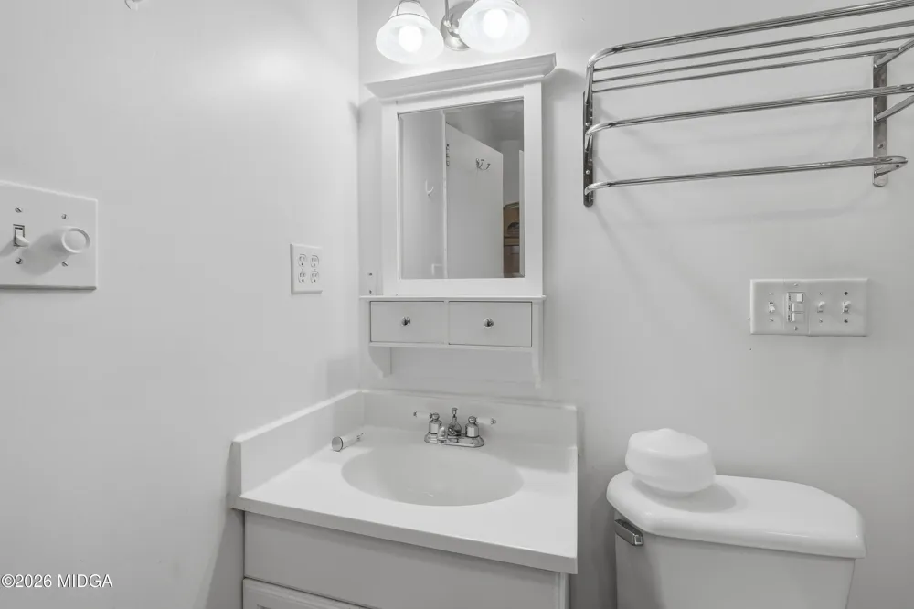 202 Everett Square Fort Valley, GA 31030