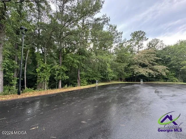 176 Waters Point Lizella, GA 31052