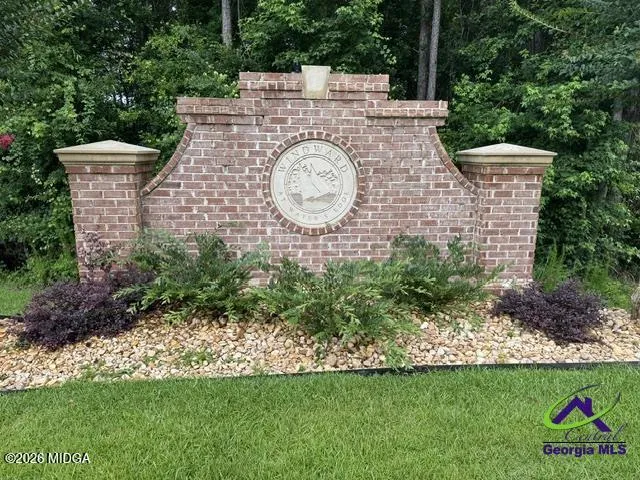 176 Waters Point Lizella, GA 31052
