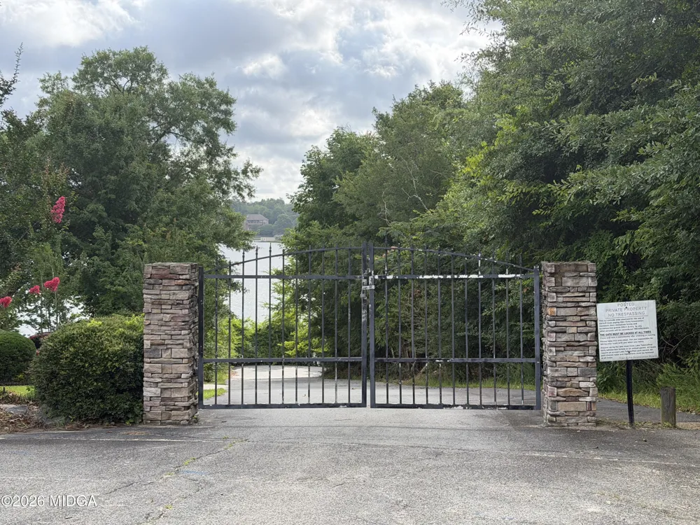 2777 Glen Echo Drive Lizella, GA 31052