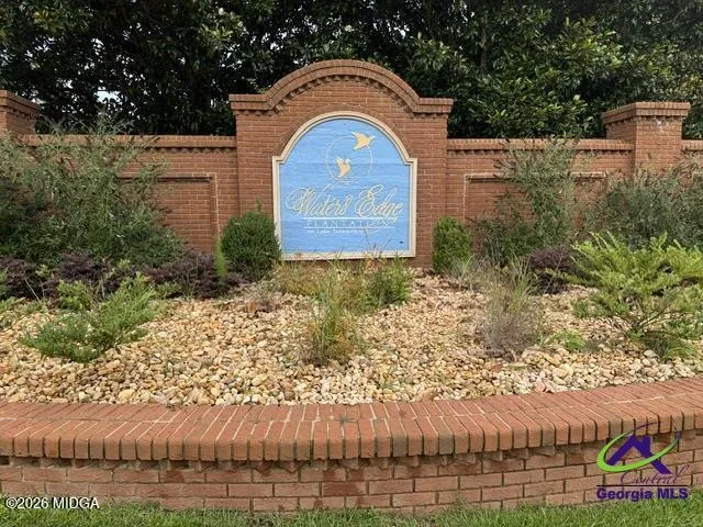 172 Waters Point Lizella, GA 31052