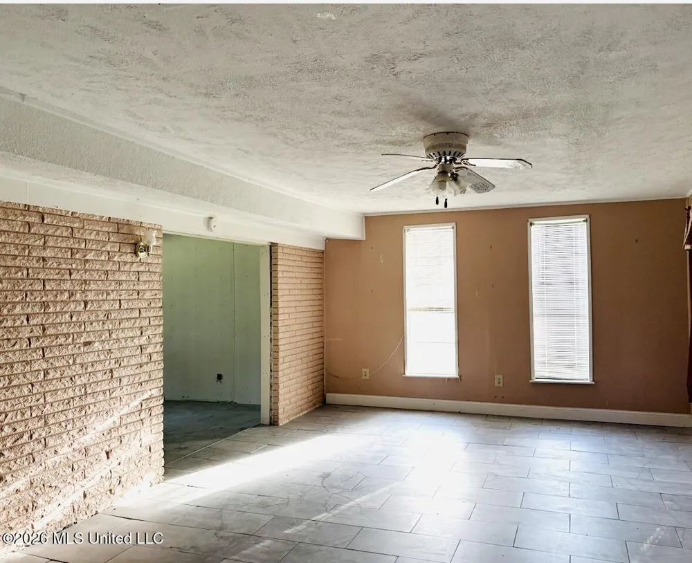 105 Strothers Drive Vicksburg, MS 39180