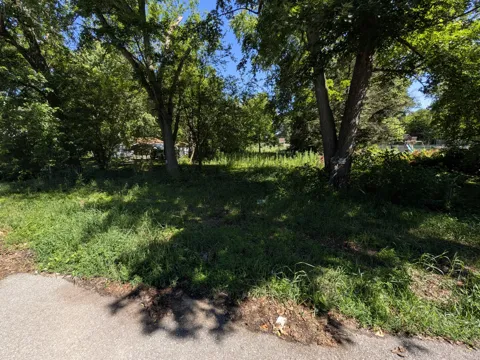 3604 E 35th