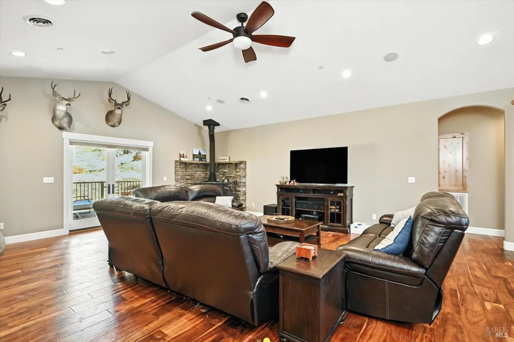 9482 Hoberg Drive S Cobb, CA 95426