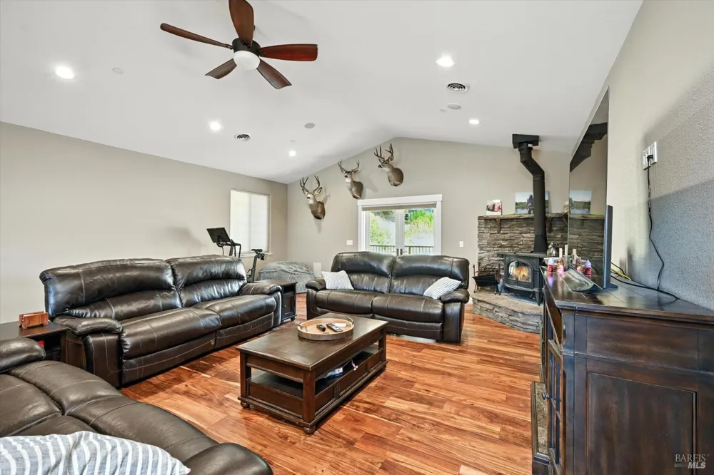 9482 Hoberg Drive S Cobb, CA 95426