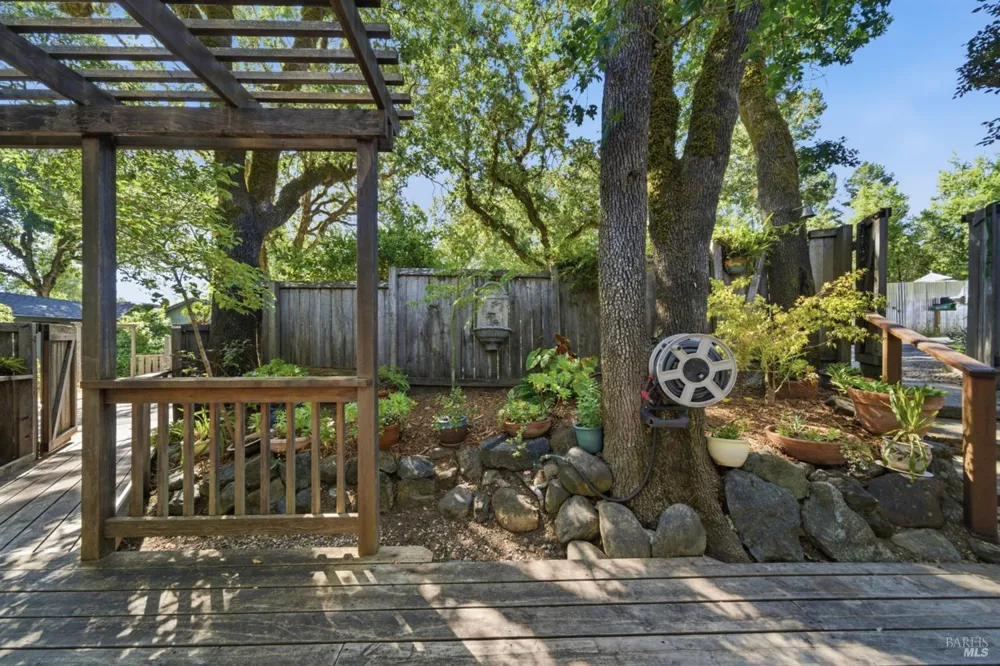 9222 Argonne Way Forestville, CA 95436