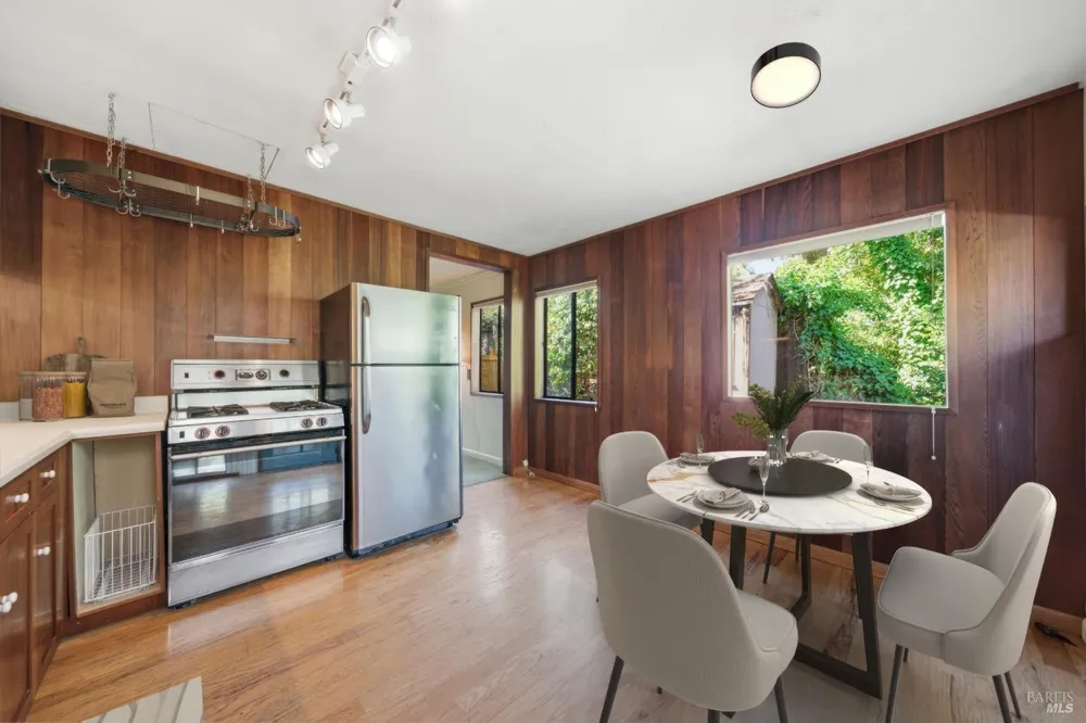 9222 Argonne Way Forestville, CA 95436