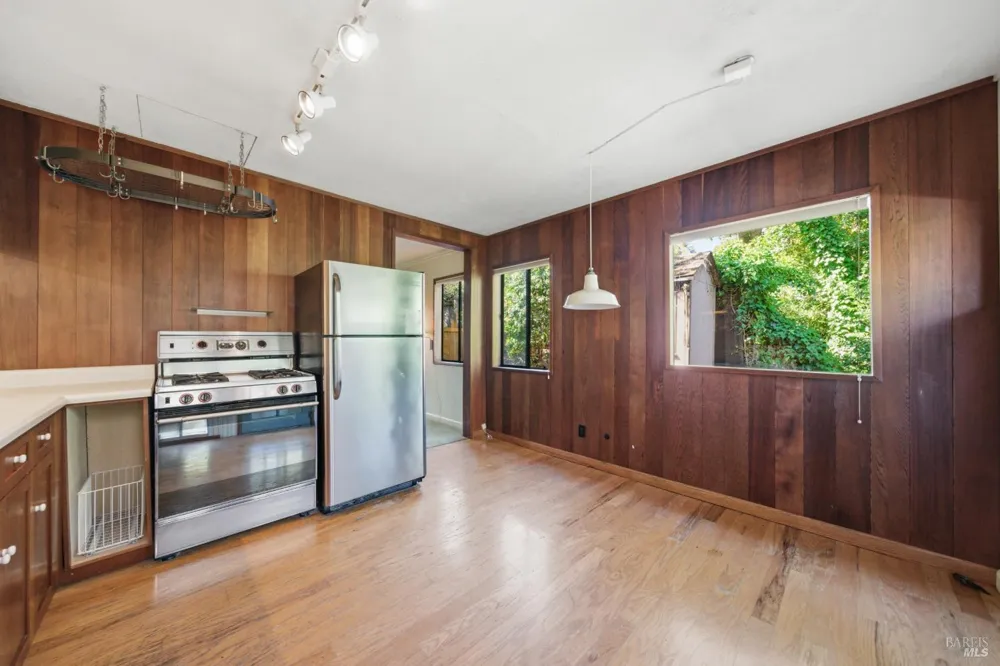 9222 Argonne Way Forestville, CA 95436