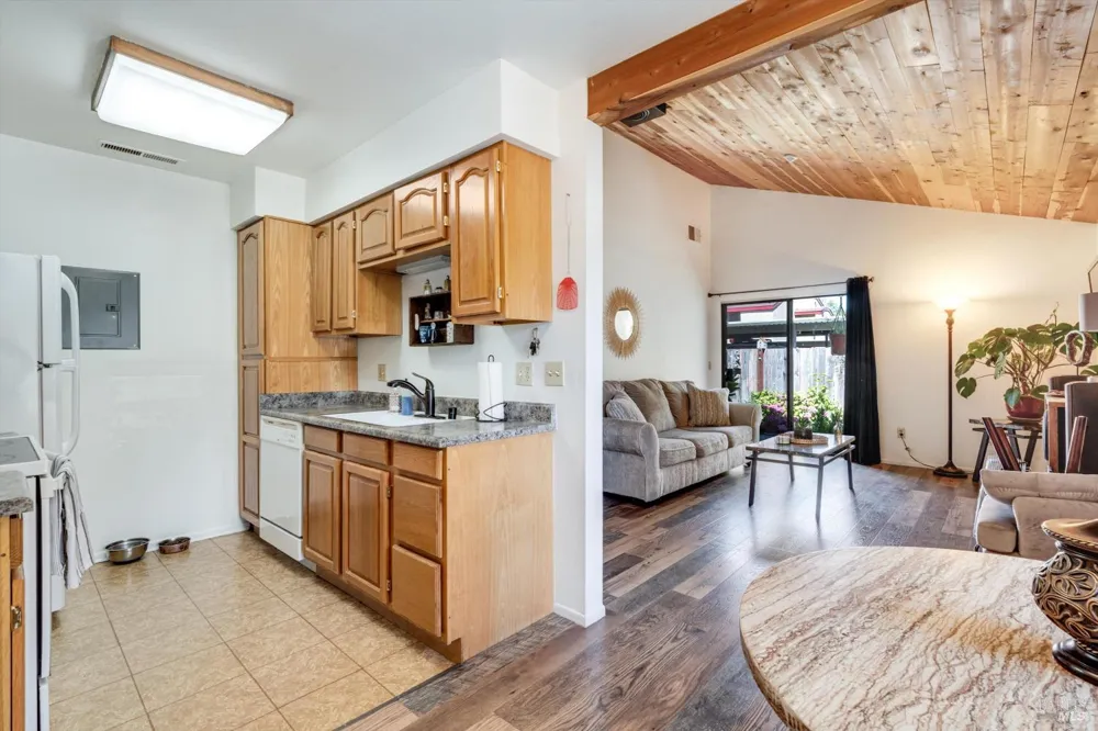 6 Redwood Court ##6 Santa Rosa, CA 95409