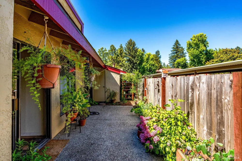 6 Redwood Court ##6 Santa Rosa, CA 95409