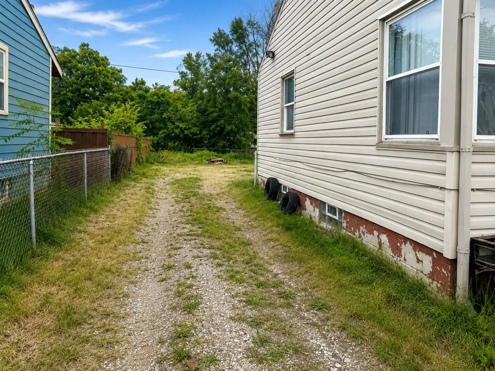 1224 Clay Street Gary, IN 46403
