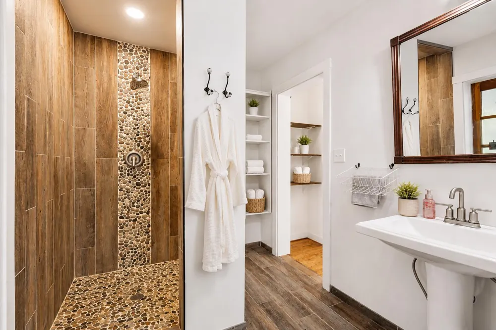 208 Ardmore Avenue La Porte, IN 46350