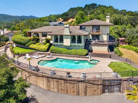 14 Tenaya Lane