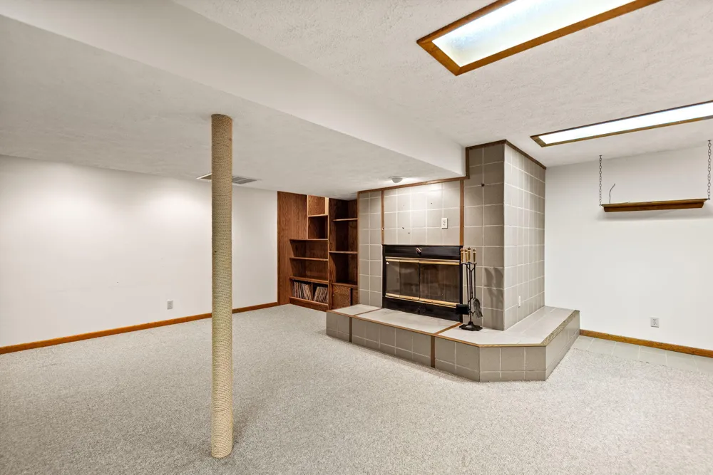 2499 Willowwood Avenue Valparaiso, IN 46383