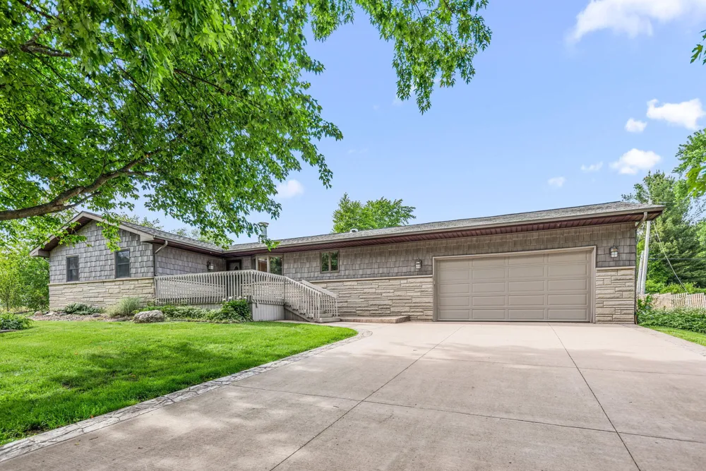 2499 Willowwood Avenue Valparaiso, IN 46383