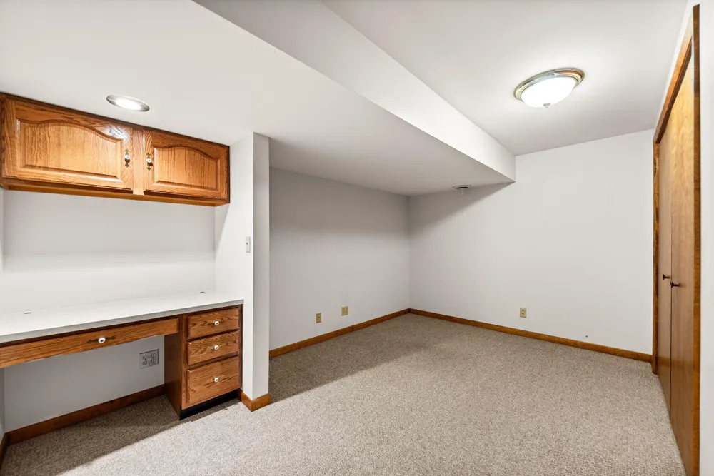 2499 Willowwood Avenue Valparaiso, IN 46383