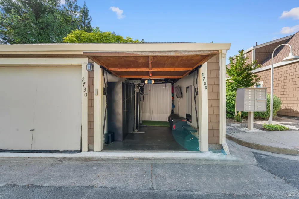 2706 Lakeview Drive Santa Rosa, CA 95405